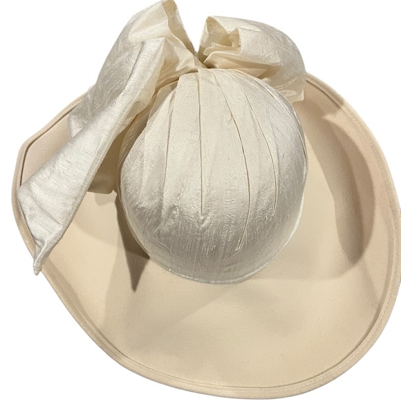 Vintage Whittall & Shon vintage wht wool designer hat with rhinestone trim - Picture 5 of 13